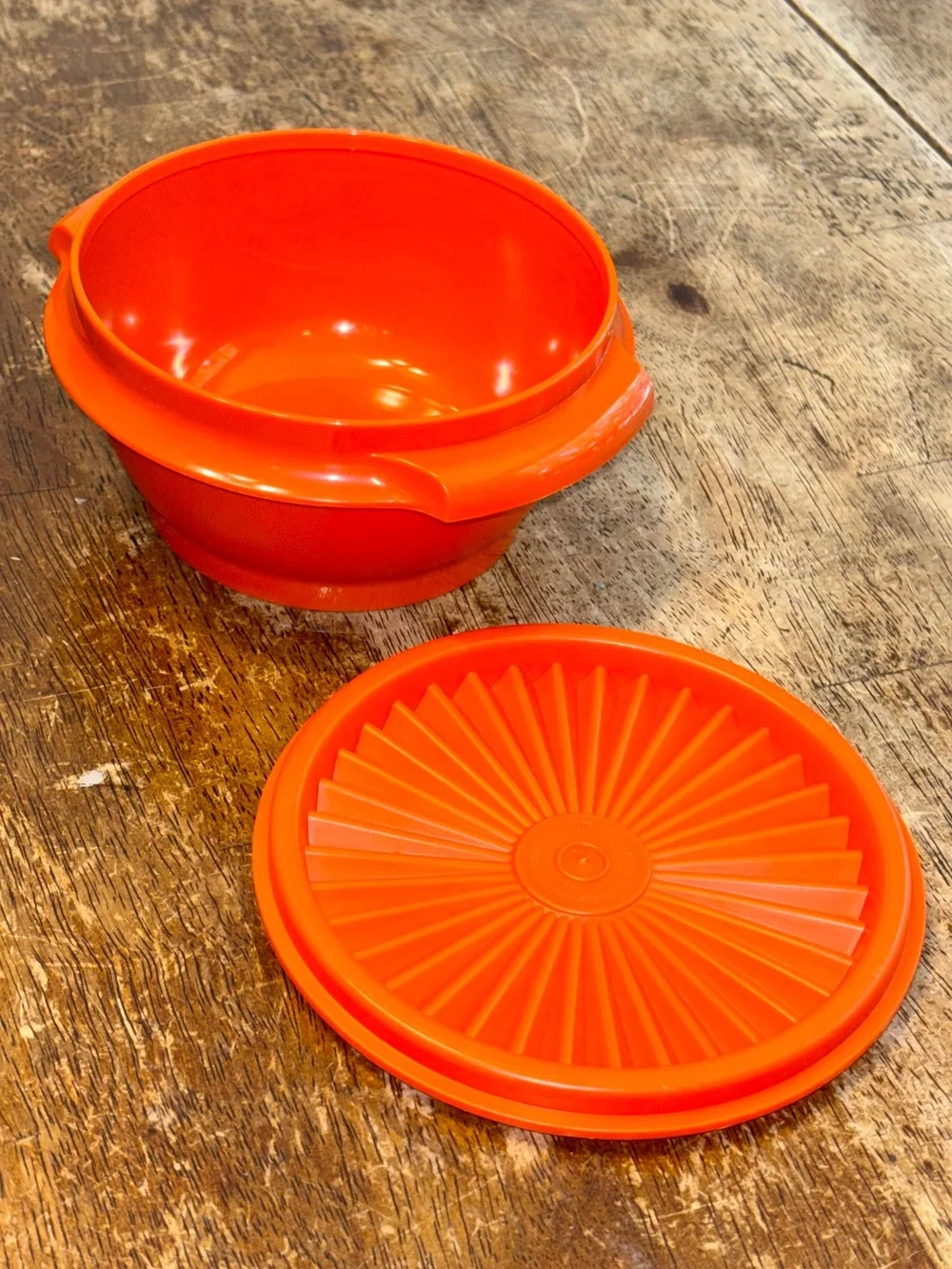 Vintage Tupperware 1323-17 Orange Soup Bowl w/ Burp Seal Lid Made in USA